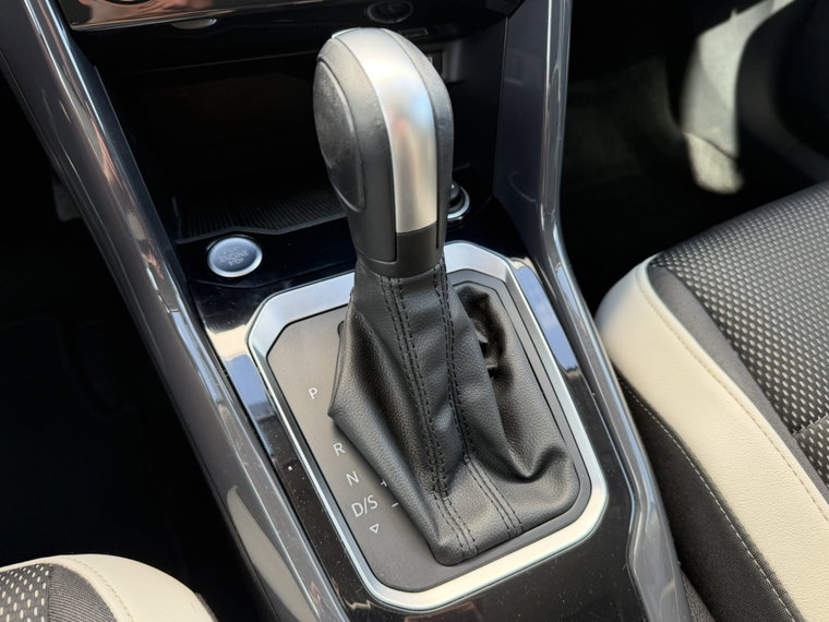 Vehicle Image 48