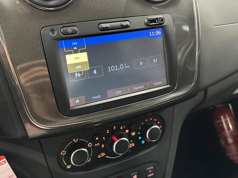 Vehicle Image 28