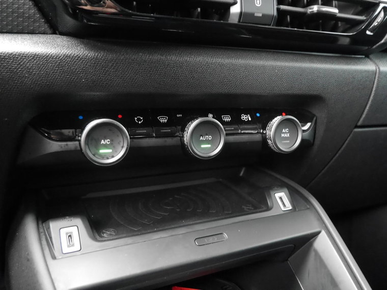 Vehicle Image 33