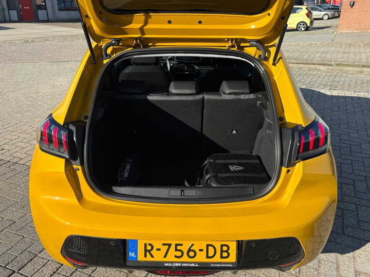 Vehicle Image 26
