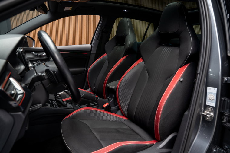 Vehicle Image 16