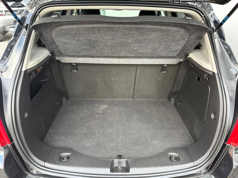 Vehicle Image 28