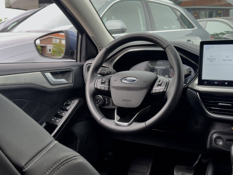 Vehicle Image 25