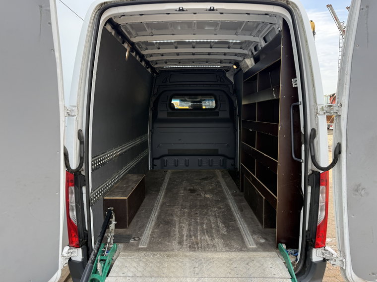 Vehicle Image 13