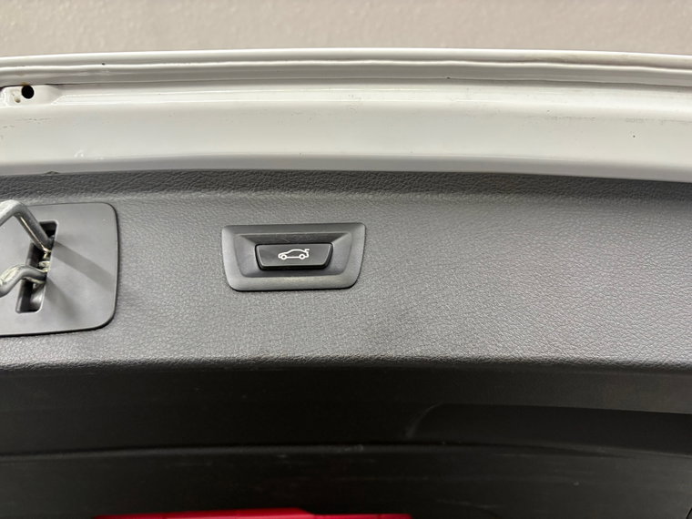 Vehicle Image 38