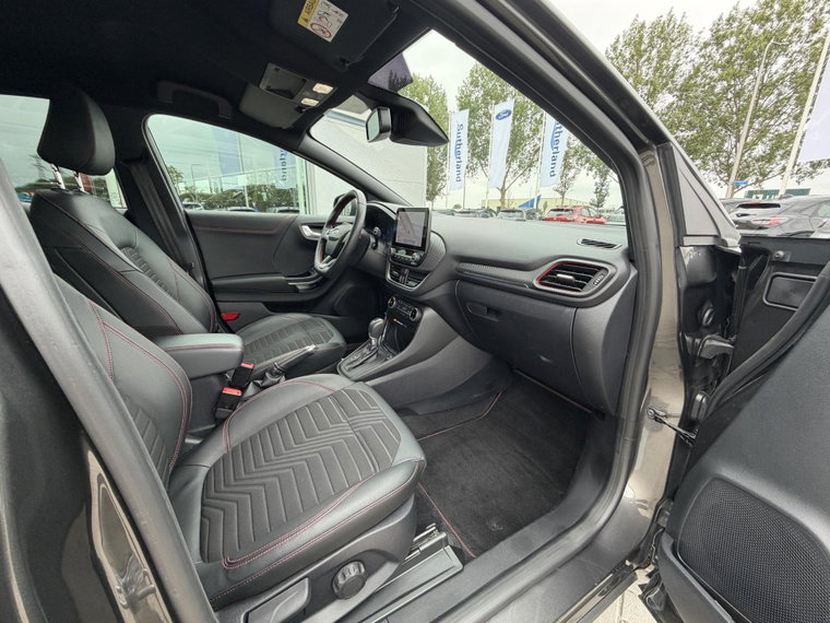 Vehicle Image 17