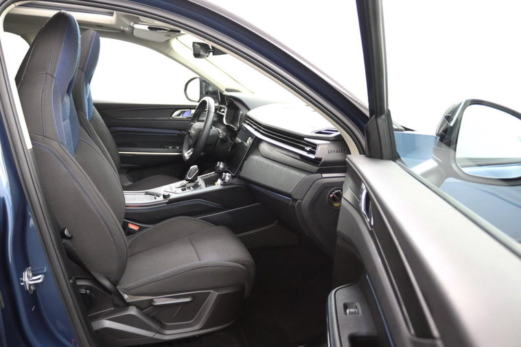 Vehicle Image 12