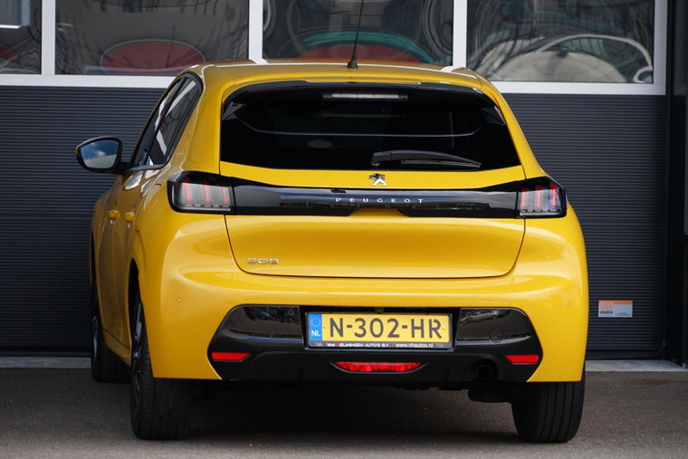 Vehicle Image 32