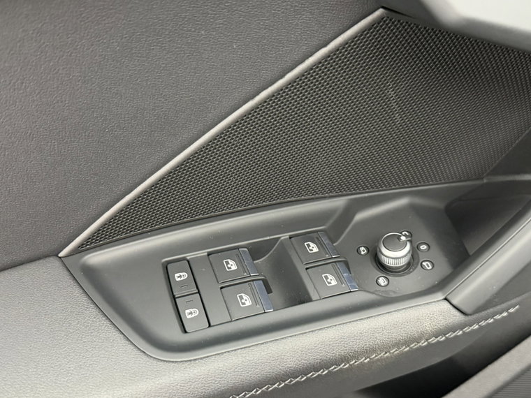 Vehicle Image 26