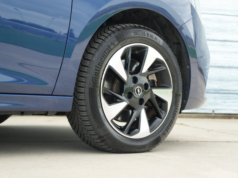 Vehicle Image 11