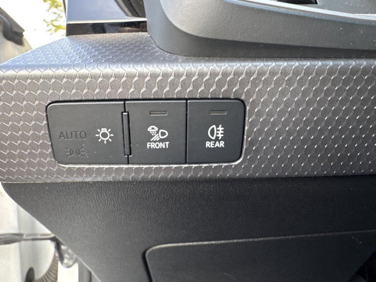 Vehicle Image 32