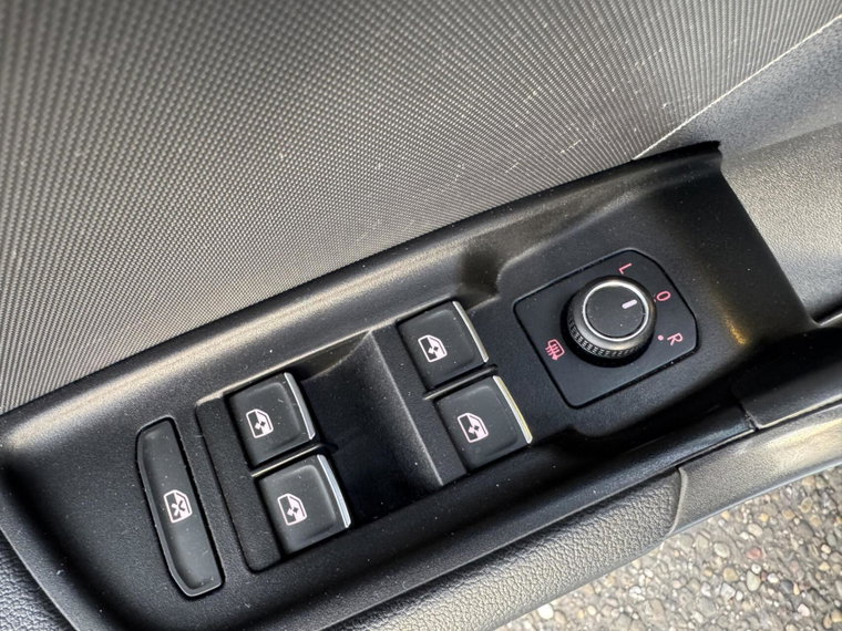 Vehicle Image 33
