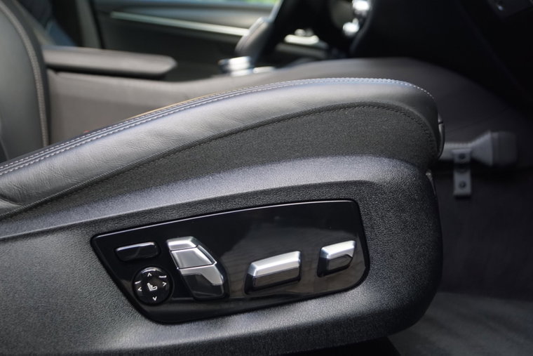 Vehicle Image 32