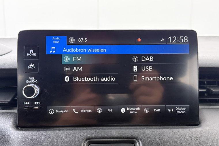 Vehicle Image 25