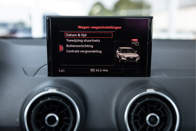 Vehicle Image 32