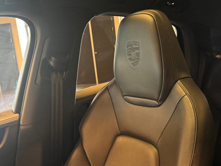Vehicle Image 38