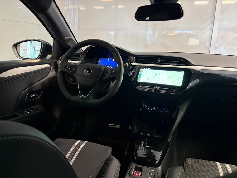Vehicle Image 25