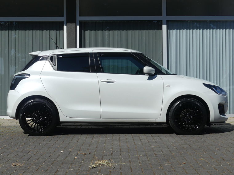 Vehicle Image 11