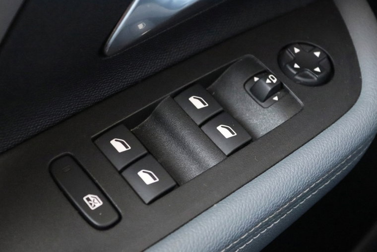Vehicle Image 24