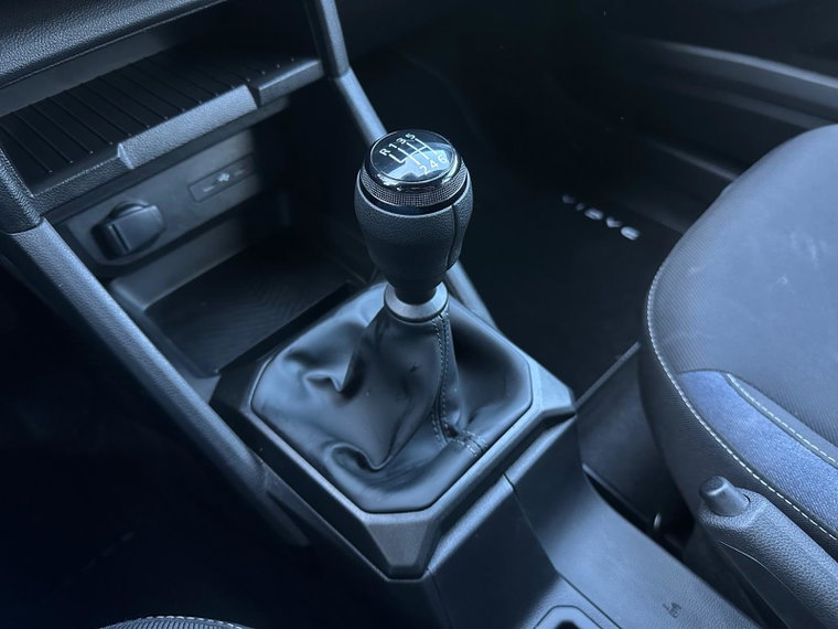 Vehicle Image 25