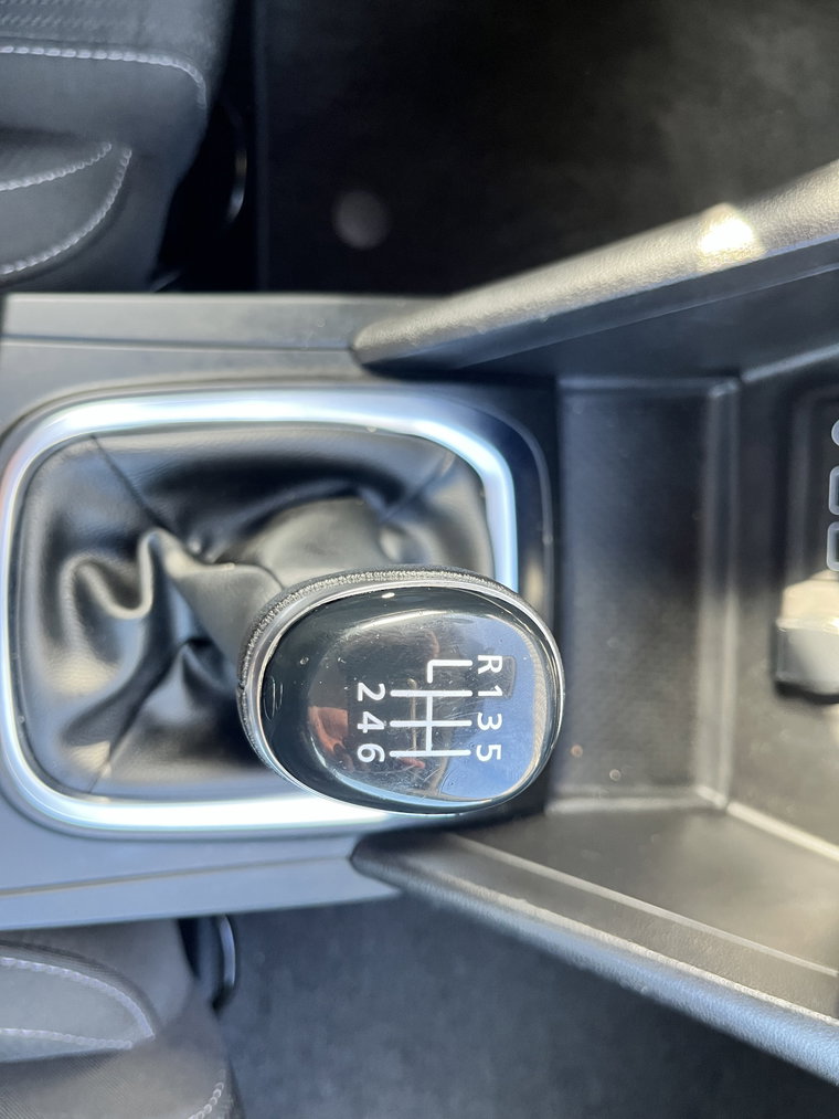 Vehicle Image 25