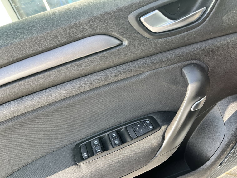 Vehicle Image 28