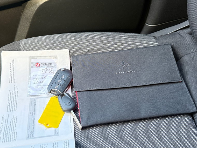Vehicle Image 32