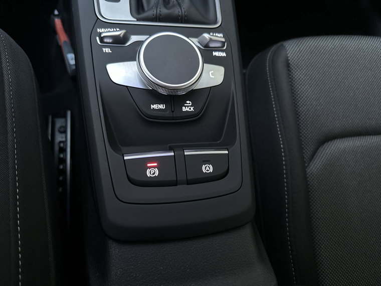 Vehicle Image 23