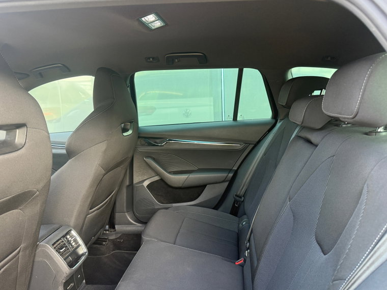 Vehicle Image 26
