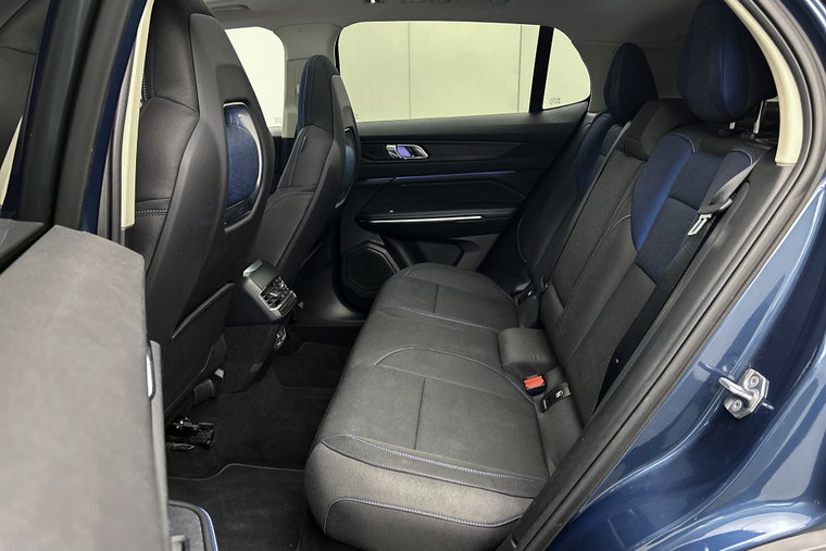 Vehicle Image 25