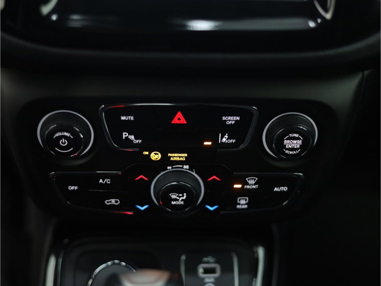 Vehicle Image 32