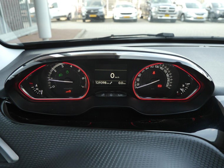 Vehicle Image 16