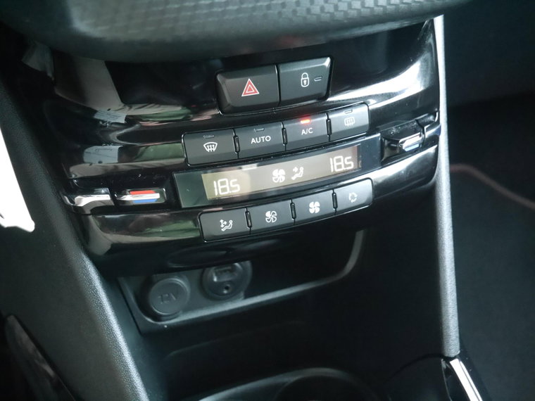 Vehicle Image 26