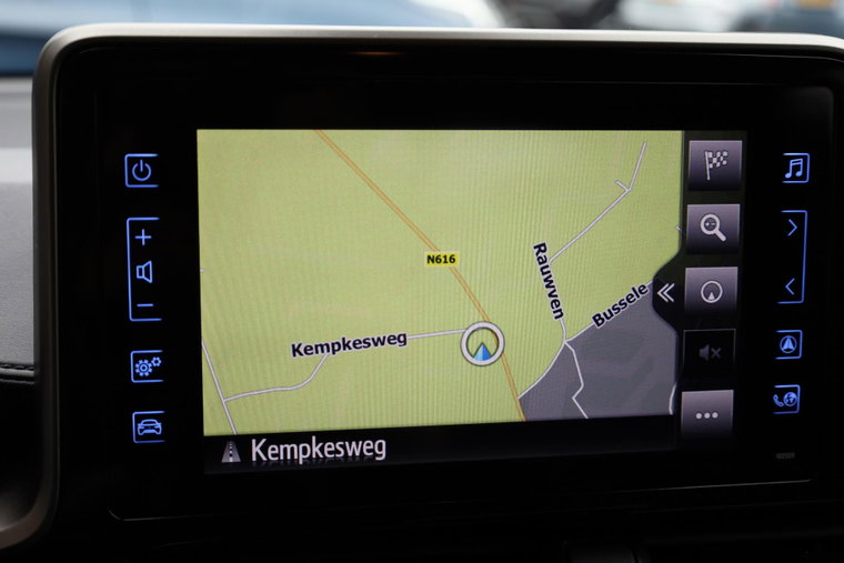 Vehicle Image 10