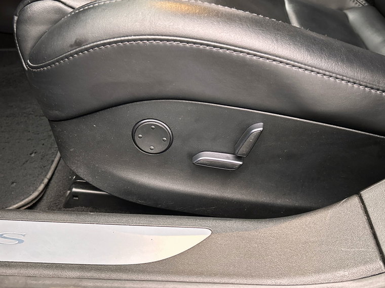 Vehicle Image 25