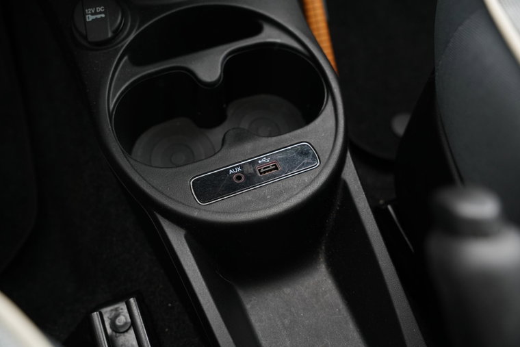 Vehicle Image 32