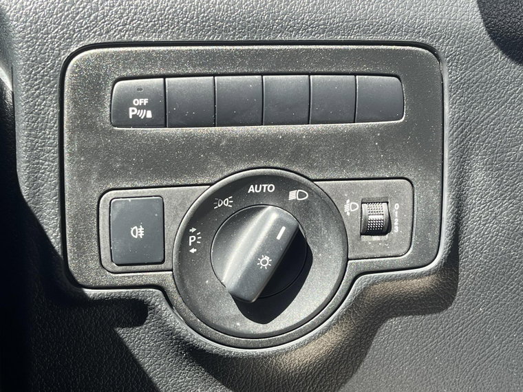 Vehicle Image 32