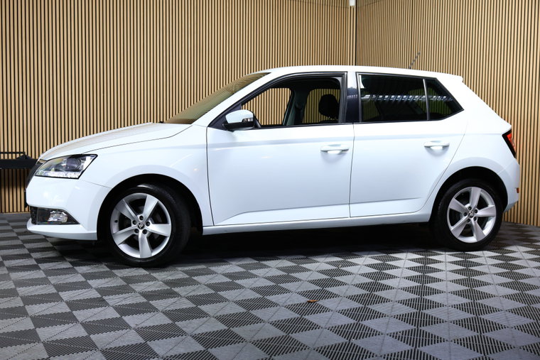 Vehicle Image 4