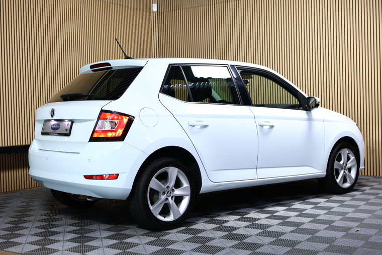 Vehicle Image 8
