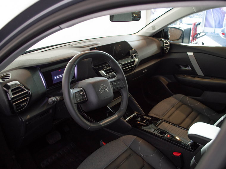 Vehicle Image 15
