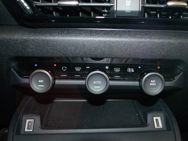 Vehicle Image 22