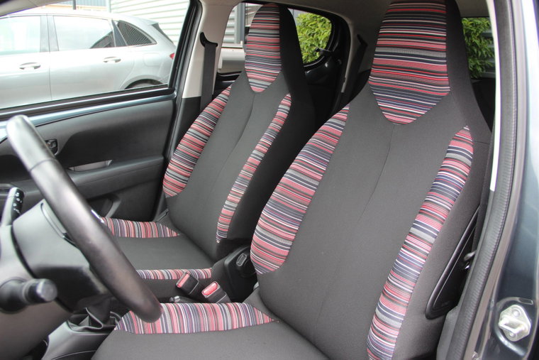 Vehicle Image 12