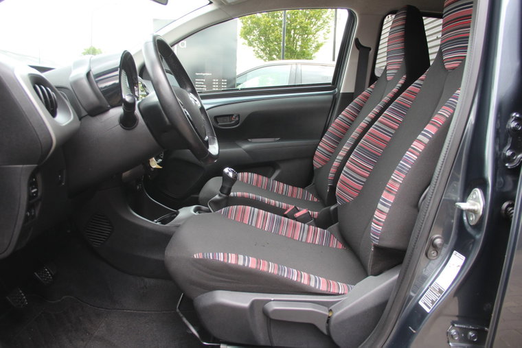 Vehicle Image 11