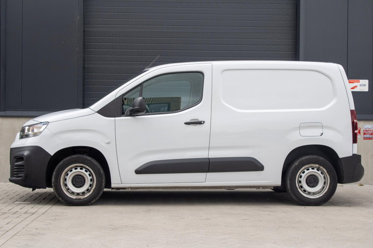 Vehicle Image 16