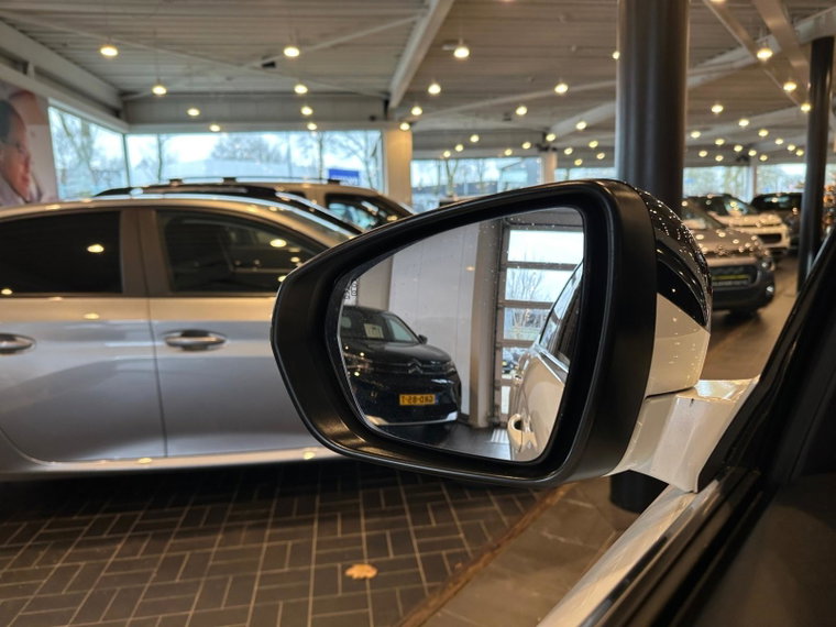 Vehicle Image 28