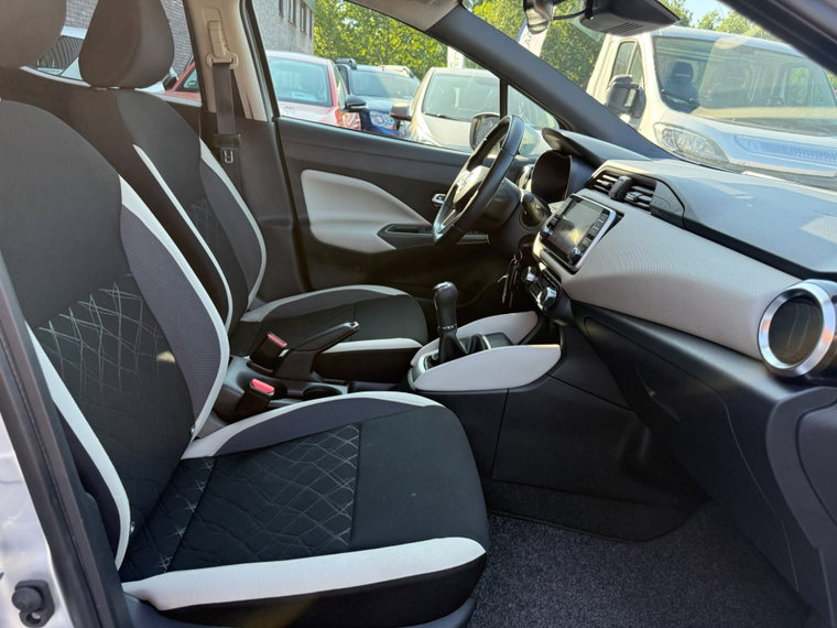 Vehicle Image 32