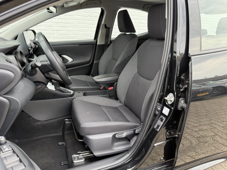 Vehicle Image 25