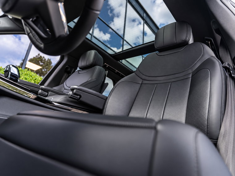 Vehicle Image 12