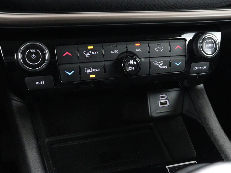 Vehicle Image 24