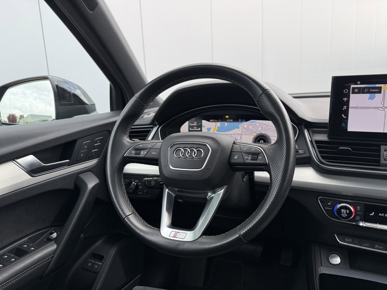 Vehicle Image 25
